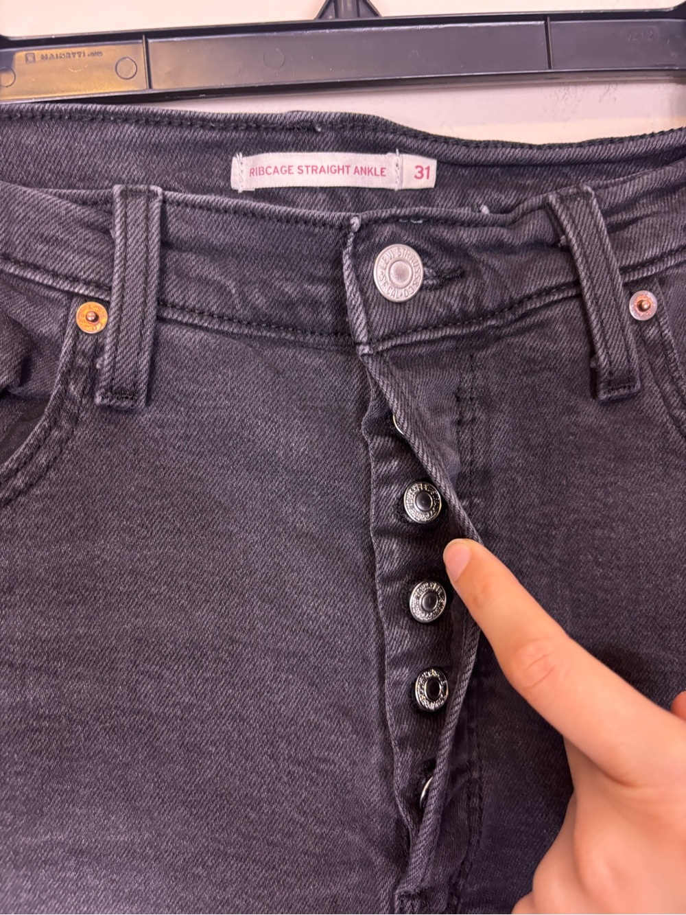 Levi's Black High Rise Distressed Ribcage Distressed Straight Ankle Jeans 31 - Picture 5 of 7